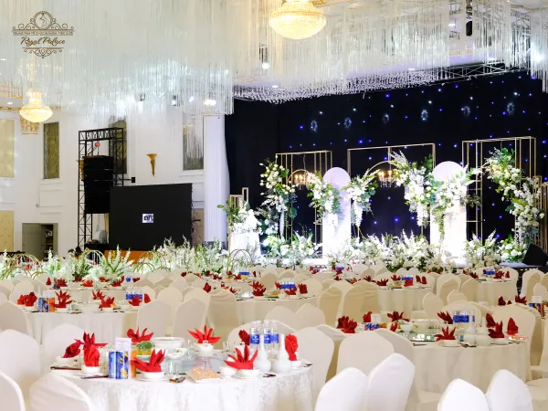 Tham khảo bàn tiệc chất lượng, đãi tiệc cưới ấn tượng tại Việt Phượng Royal Palace